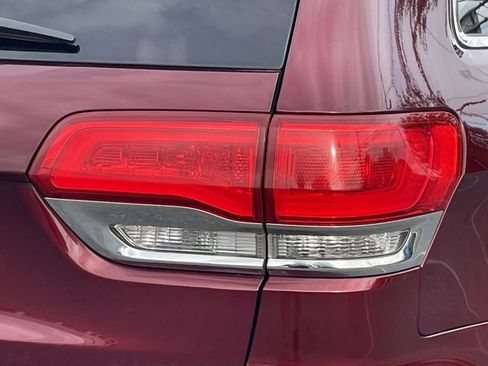 Used 2017 Jeep Grand Cherokee Limited image 22