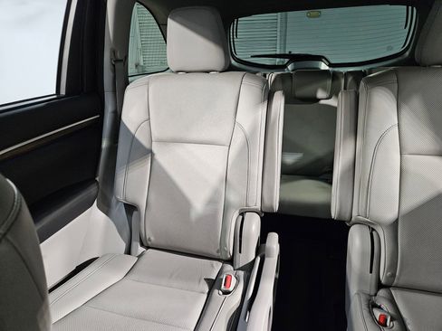 Used 2015 Toyota Highlander Limited FWD image 12