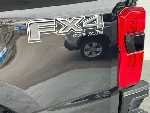 Used 2023 Ford F250 Platinum image 11