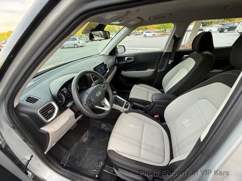 Used 2021 Hyundai Venue SEL image 12
