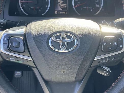 Used 2017 Toyota Camry XSE w/ Moonroof Package image 18