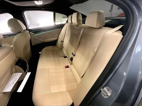 Used 2021 BMW 530e w/ Convenience Package image 27