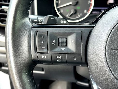 Used 2021 Nissan Rogue SL image 16