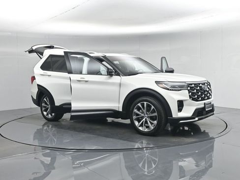 Certified 2025 Ford Explorer Platinum w/ Ultimate Package image 42