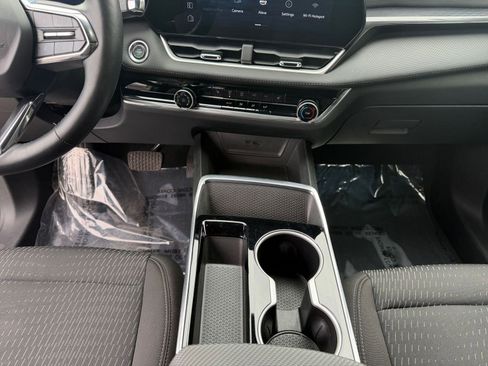 Used 2025 Chevrolet Equinox LT image 40