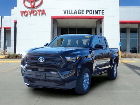 Used 2025 Toyota Tacoma SR5 image 1