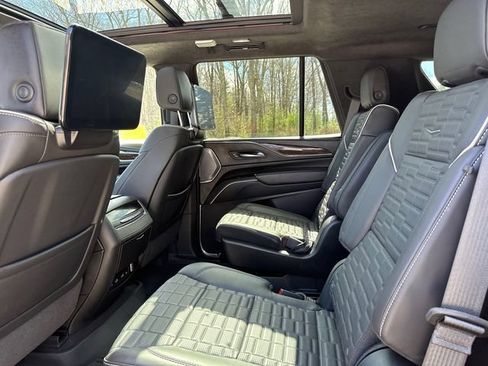 Used 2023 Cadillac Escalade Sport Platinum w/ LPO, ONYX Package AWD/4WD image 18
