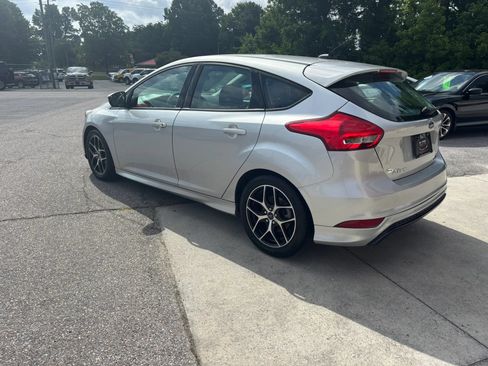 Used 2015 Ford Focus SE w/ SE Sport Package FWD image 7