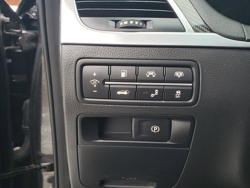 Used 2019 Genesis G80 3.3T Sport image 31