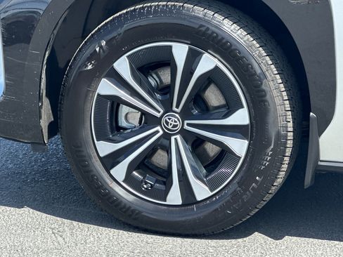 Used 2024 Toyota bZ4X XLE w/ Weather Package image 26