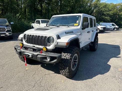 Used 2026 Jeep Wrangler Unlimited Rubicon AWD/4WD image 3