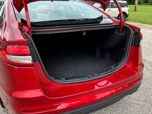 Used 2020 Ford Fusion SE image 19