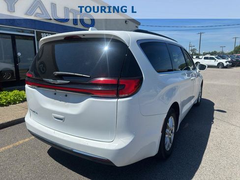 Used 2022 Chrysler Pacifica Touring-L FWD image 4