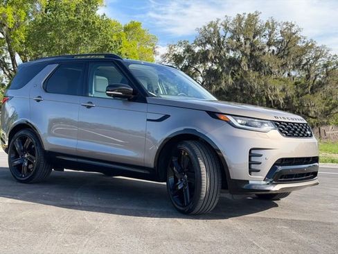 Used 2025 Land Rover Discovery Dynamic SE image 12