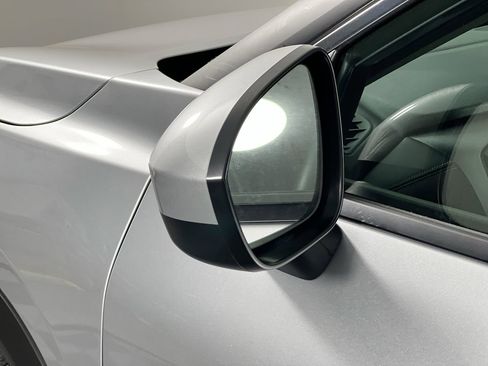 Used 2025 Nissan Rogue SV image 10