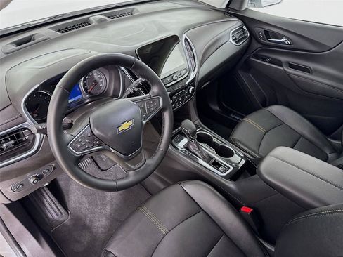 Used 2024 Chevrolet Equinox Premier AWD/4WD image 11