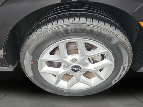 Used 2025 Kia Soul LX w/ LX Technology Package FWD image 11