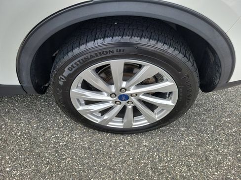 Used 2022 Ford Escape Titanium w/ Titanium Elite Package image 6