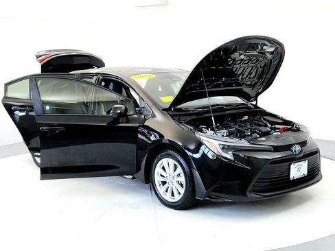 Used 2024 Toyota Corolla LE w/ LE Convenience Package AWD/4WD image 12