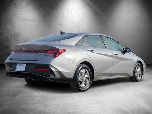 New 2026 Hyundai Elantra SE image 3