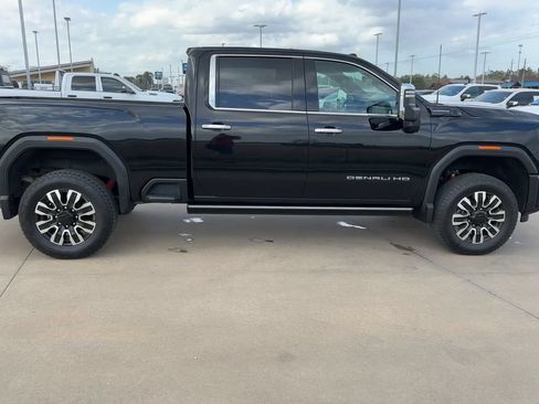 Used 2024 GMC Sierra 2500 Denali Ultimate AWD/4WD image 8