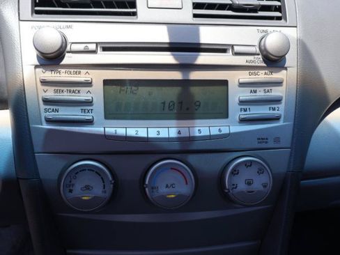 Used 2011 Toyota Camry LE FWD image 20