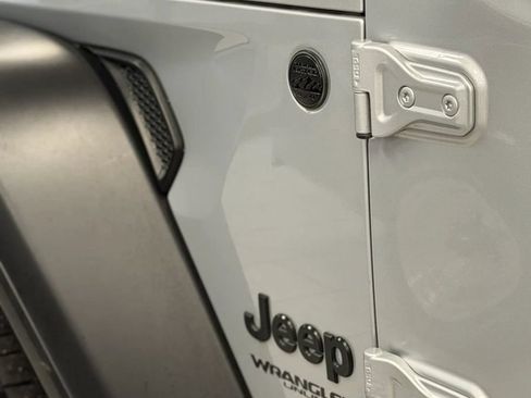 Used 2022 Jeep Wrangler Unlimited Sport AWD/4WD image 7