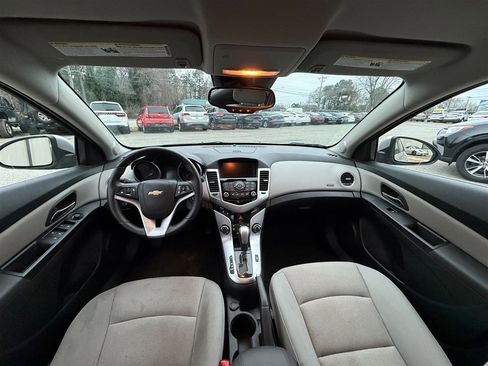 Used 2014 Chevrolet Cruze LT image 9