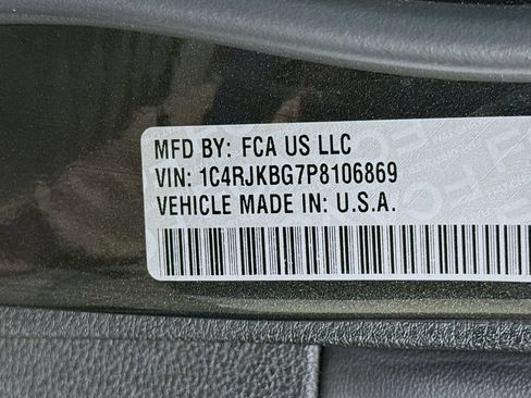 Used 2023 Jeep Grand Cherokee L Limited w/ Luxury Tech Group II AWD/4WD image 40