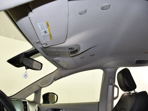 Used 2024 Chrysler Pacifica Touring-L FWD image 39
