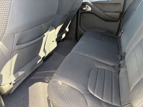 Used 2017 Nissan Frontier PRO-4X AWD/4WD image 9