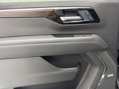 New 2026 Chevrolet Suburban Premier AWD/4WD image 26
