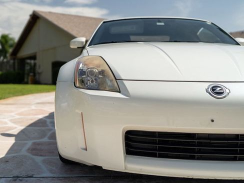 Used 2004 Nissan 350Z Touring w/ Cargo Convenience Pkg image 40