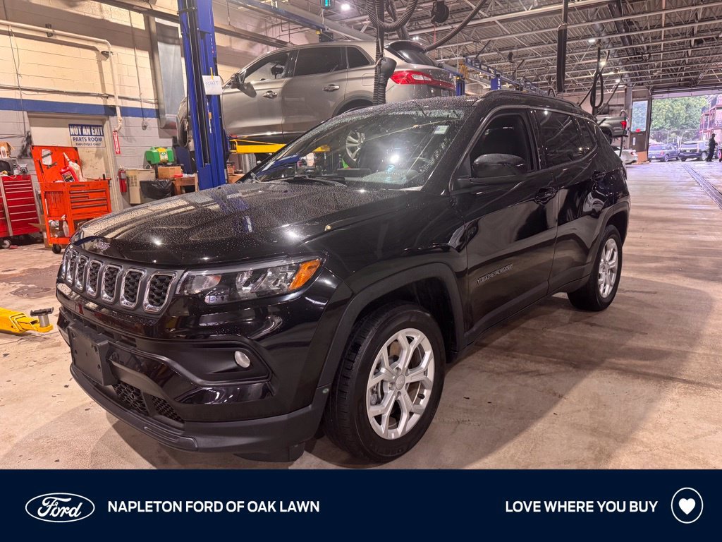 Used 2024 Jeep Compass Latitude AWD/4WD image 1