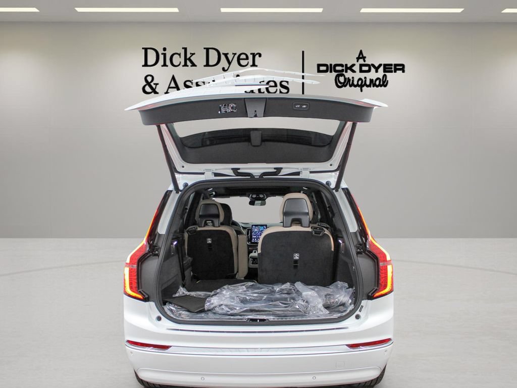 New 2026 Volvo XC90 B5 Ultra w/ Protection Package Premier AWD/4WD image 11