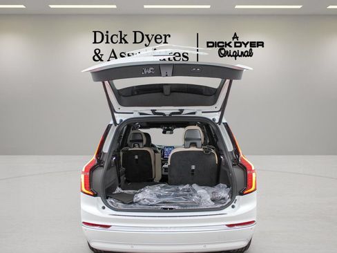 New 2026 Volvo XC90 B5 Ultra w/ Protection Package Premier AWD/4WD image 11