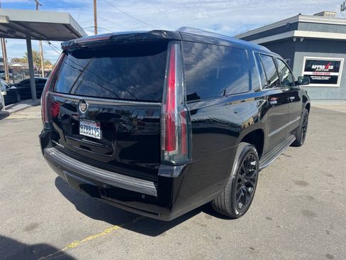Used 2015 Cadillac Escalade ESV Luxury AWD/4WD image 7