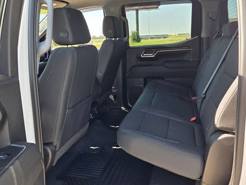 Used 2024 GMC Sierra 1500 SLE w/ X31 Off-Road Package AWD/4WD image 4