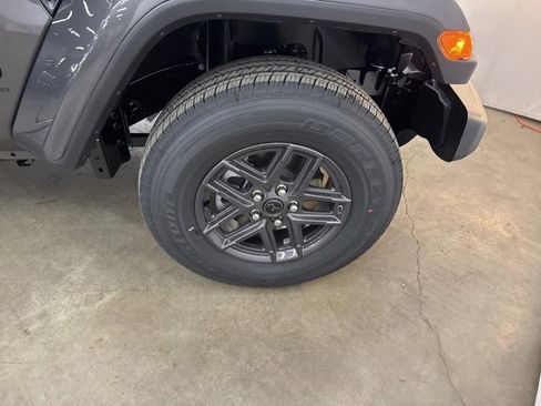 New 2025 Jeep Gladiator Sport image 24