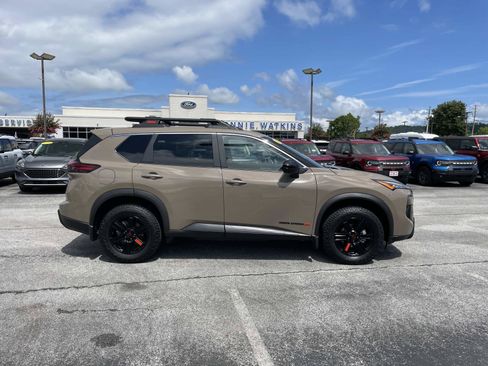Used 2025 Nissan Rogue SV w/ Rock Creek Premium Package AWD/4WD image 2