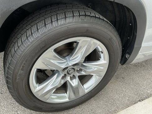 Used 2016 Toyota Highlander Limited AWD/4WD image 17
