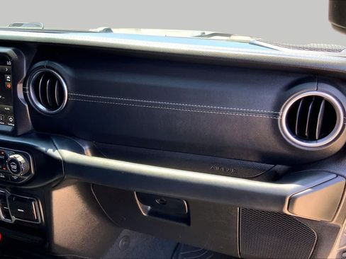 Used 2020 Jeep Gladiator Overland AWD/4WD image 18
