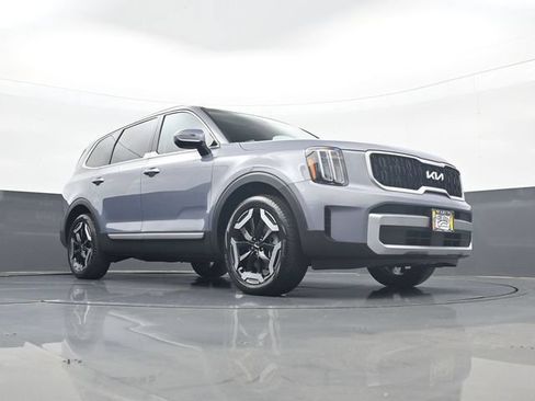 Used 2024 Kia Telluride EX w/ EX Captain's Chair Package AWD/4WD image 24