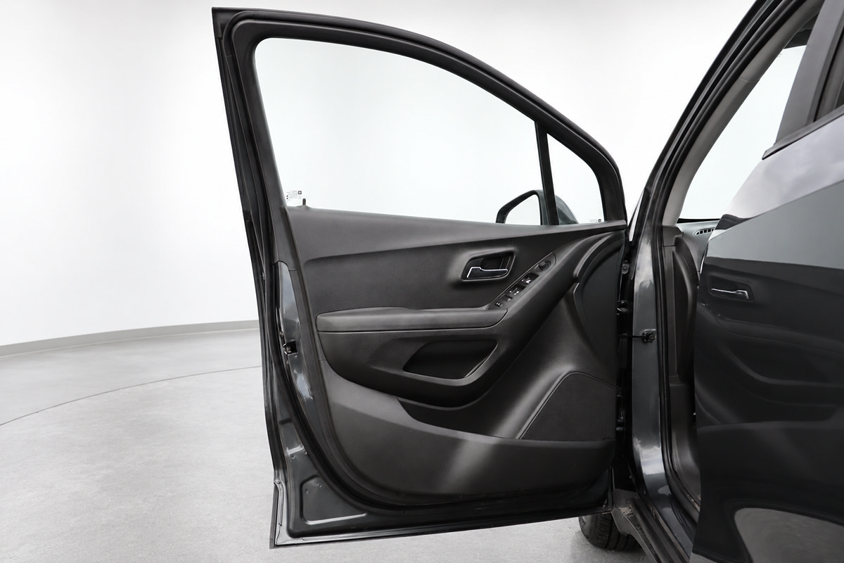 Used 2019 Chevrolet Trax LS FWD image 23
