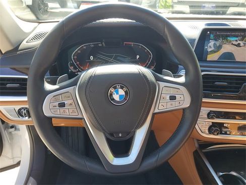 Used 2021 BMW 750i xDrive w/ Executive Package image 23