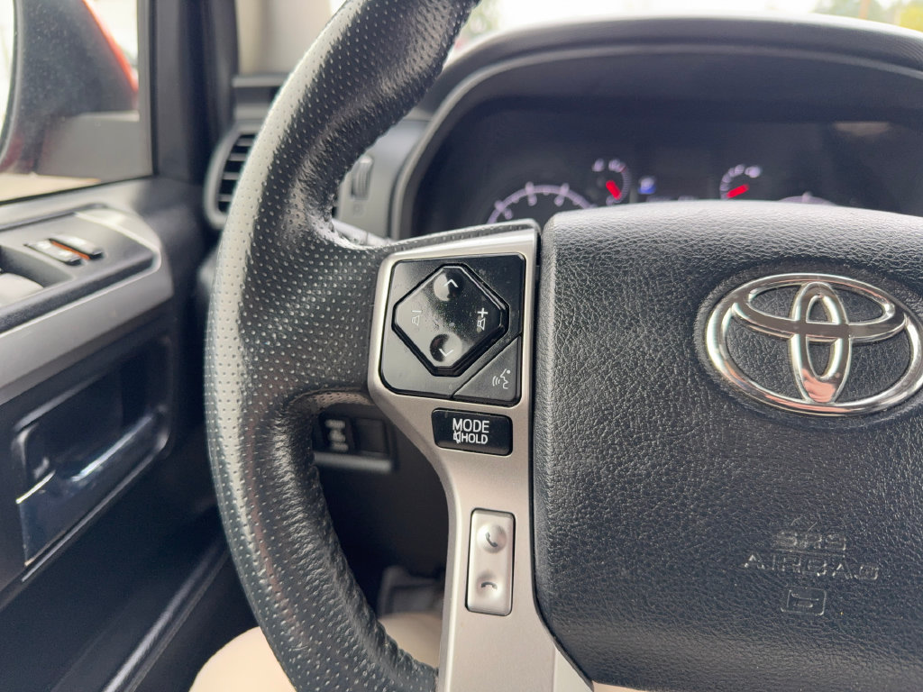 Used 2020 Toyota 4Runner SR5 AWD/4WD image 18