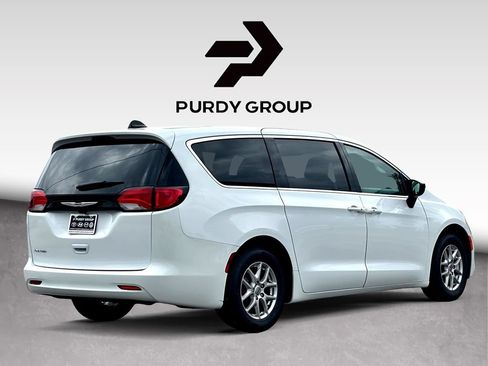 Used 2024 Chrysler Voyager LX FWD image 7
