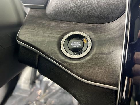 Used 2024 Jeep Grand Cherokee L Limited w/ Luxury Tech Group II image 18