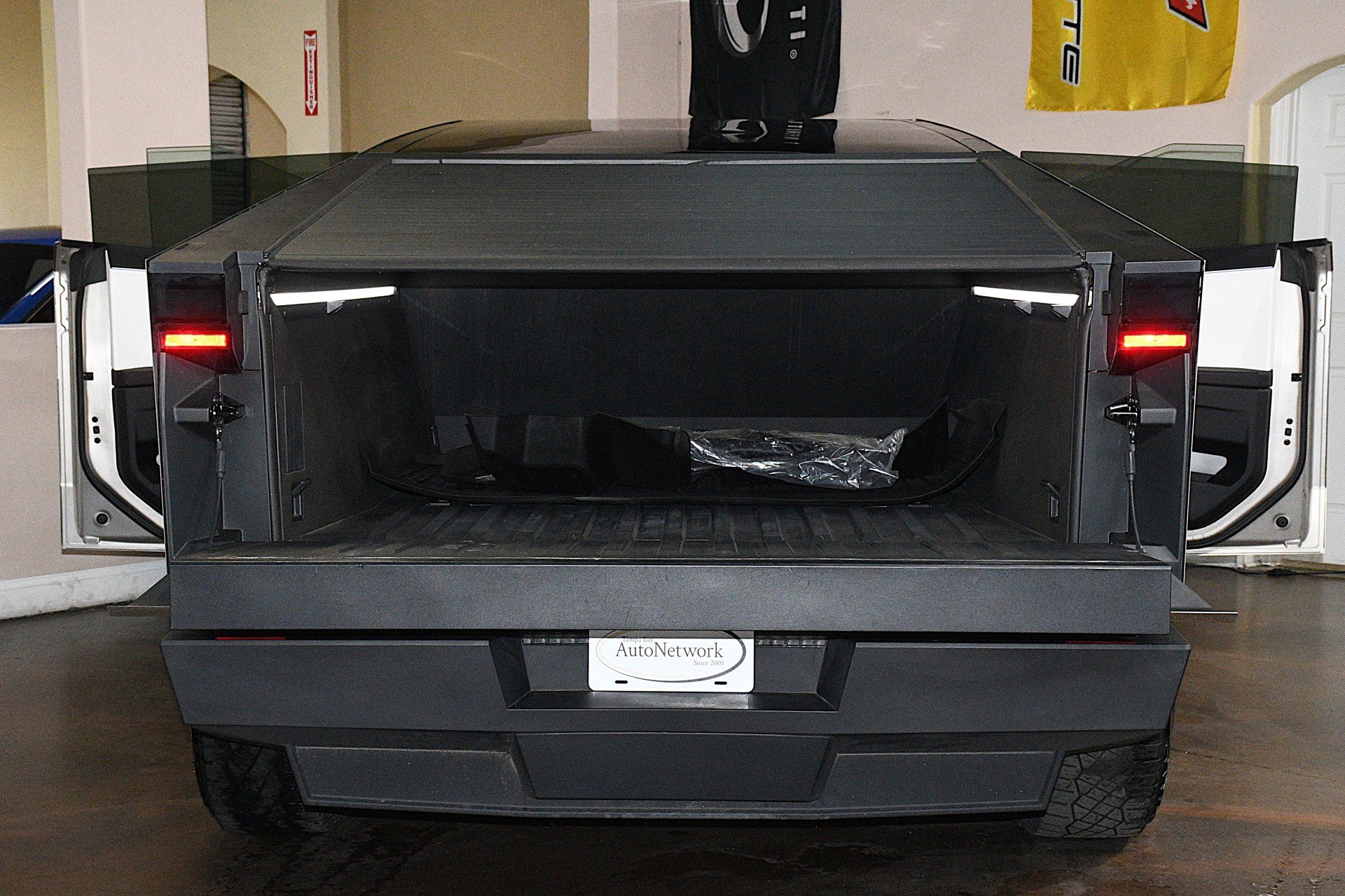 Used 2024 Tesla Cybertruck AWD Crew Cab image 88