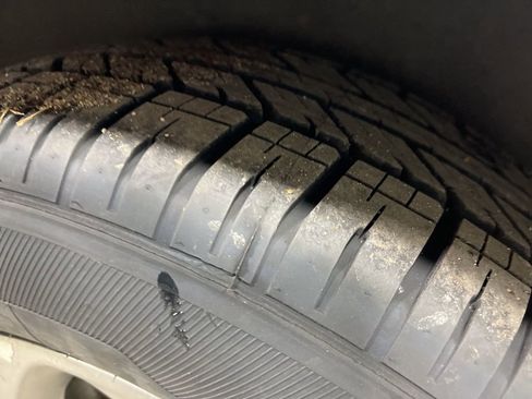 Used 2024 Chrysler Pacifica Limited image 41